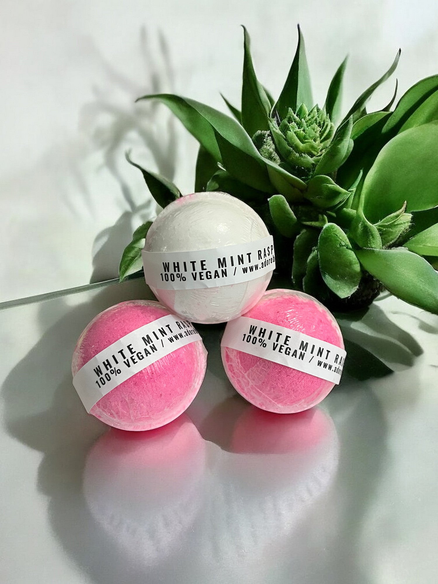 White Mint Raspberry Bath bomb